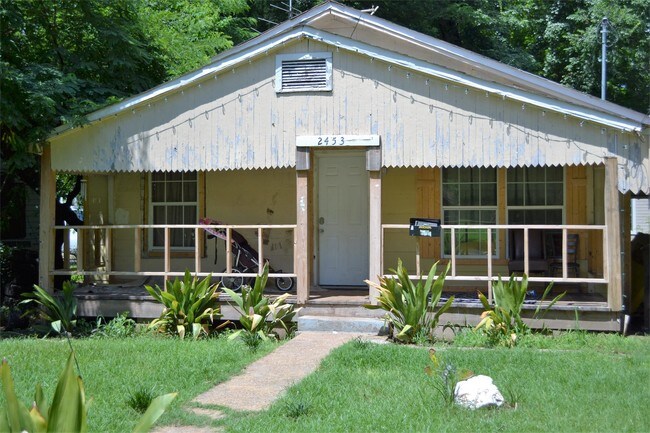 Foto del edificio - 2453 Trichel St