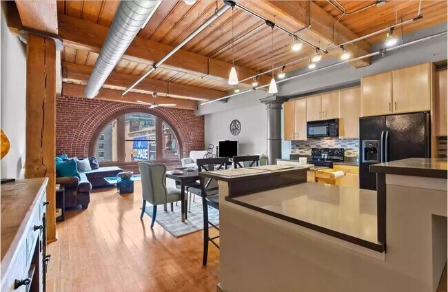 Building Photo - Fully Furnished - Stylish with Incredible ...