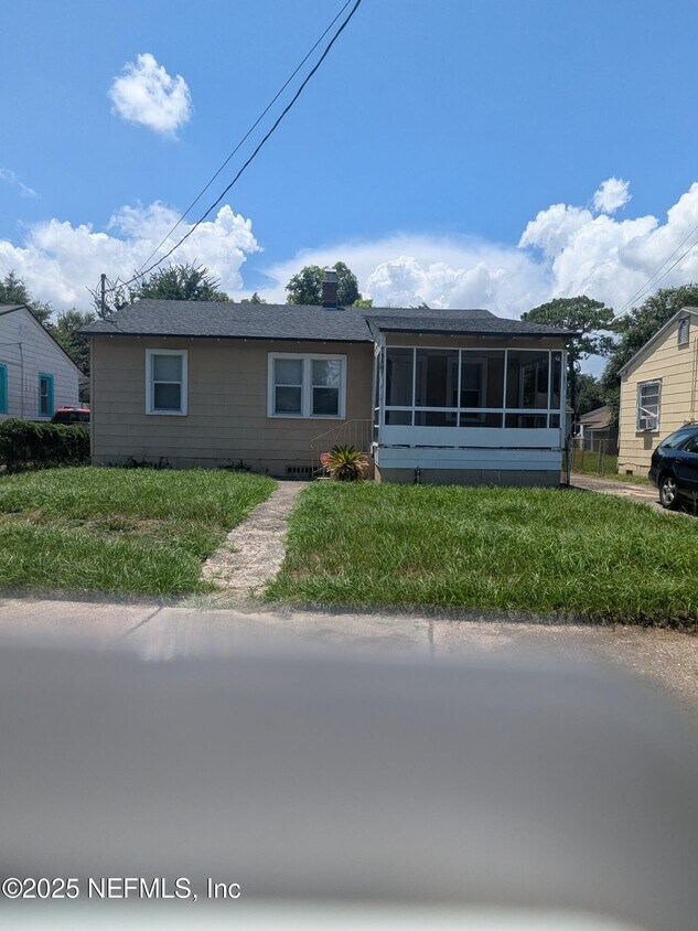 Foto principal - 7348 Wakefield Ave