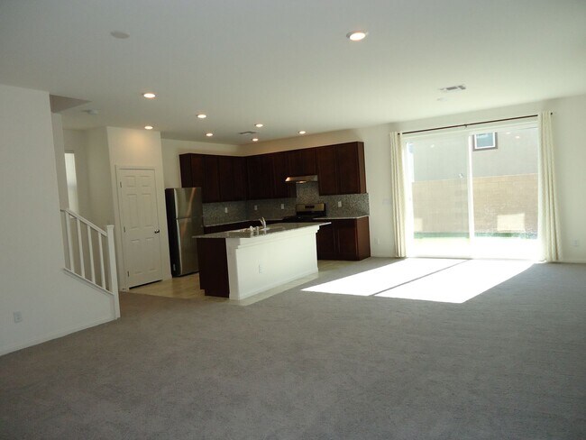 Foto del edificio - Beautiful two story house at SW area with ...