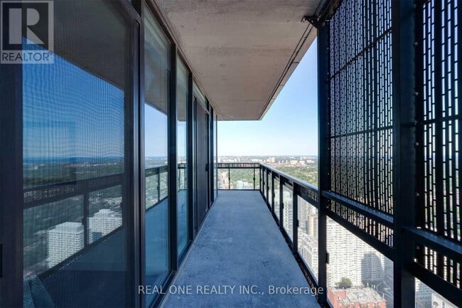 Building Photo - 8 Eglinton Ave E