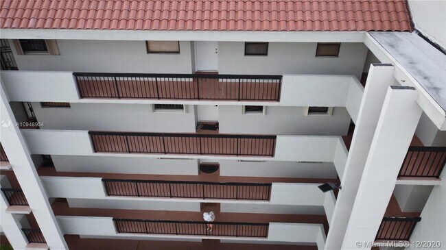 Foto del edificio - 10317 NW 9th St Cir