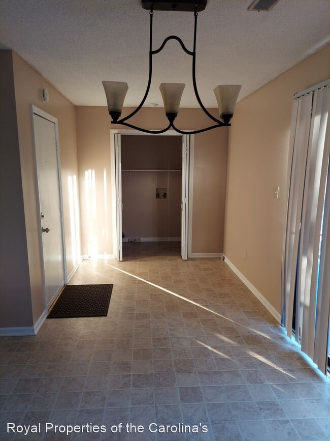 Building Photo - 3 br, 1 bath House - 168 Polly Dr