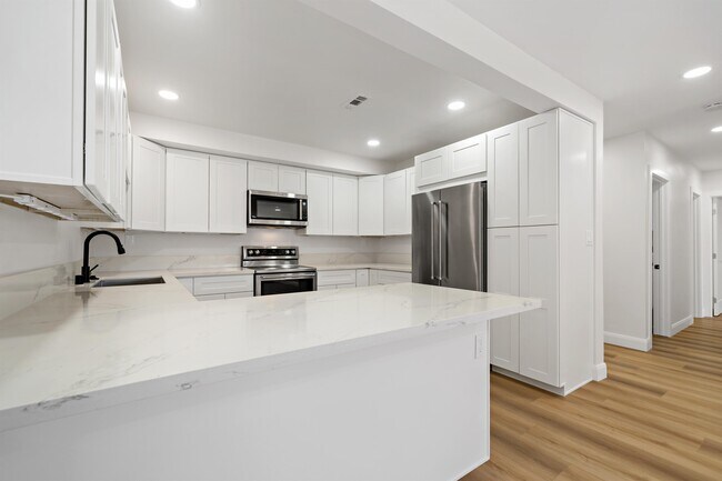 Building Photo - 1360 Shadow Lane114 M