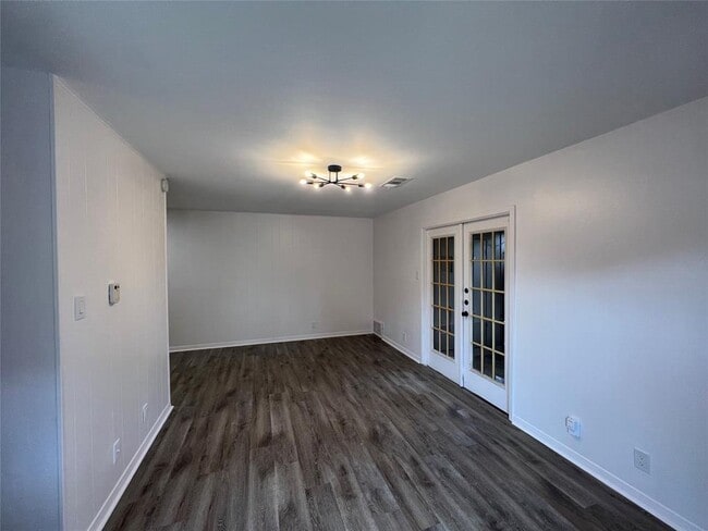 Building Photo - 2306 Barton Village Cir