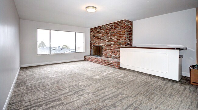 Separate Family Room - 2852 Mariposa Dr