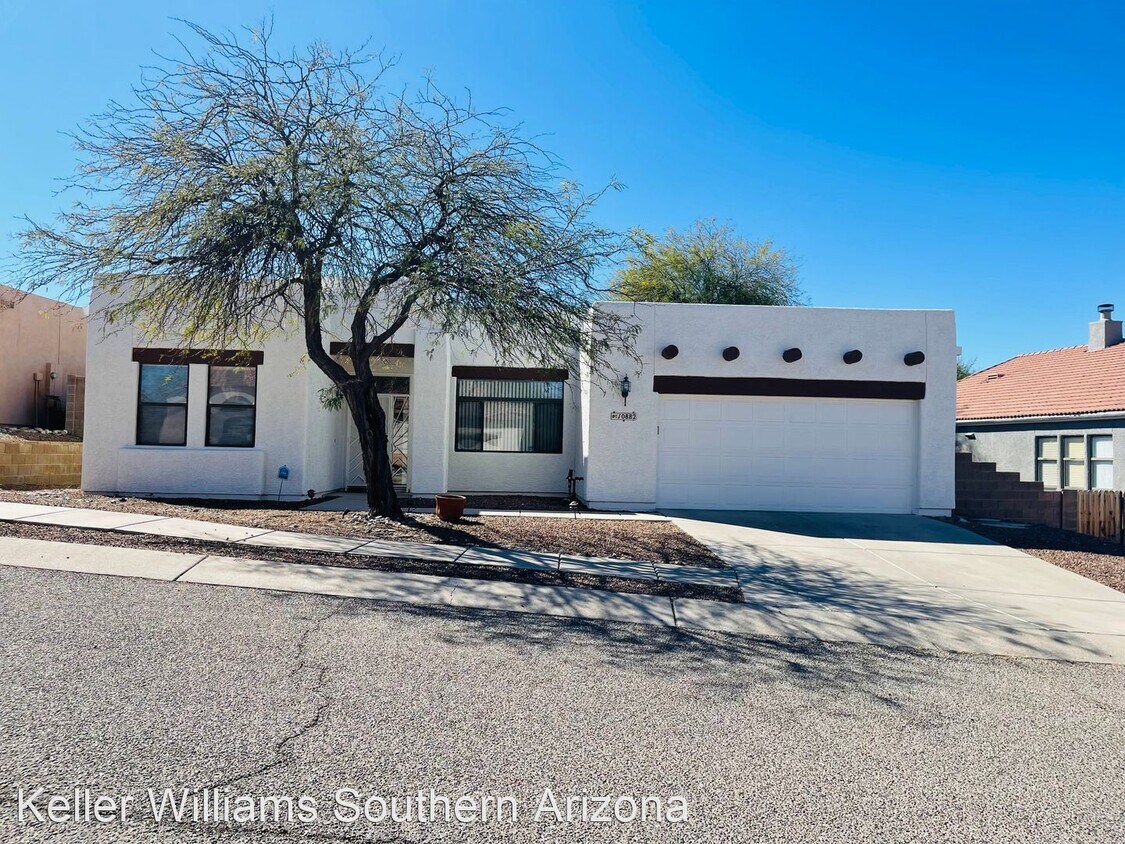 10882 E Walking Stick Dr, Tucson, AZ 85748