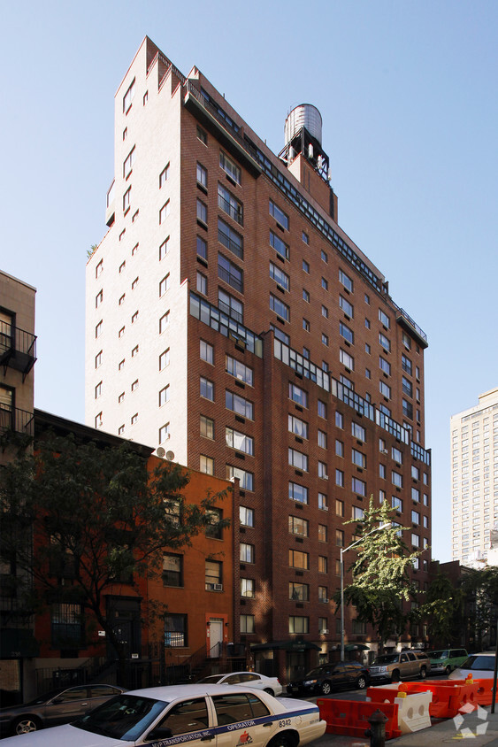 Foto principal - 230 East 30th Street