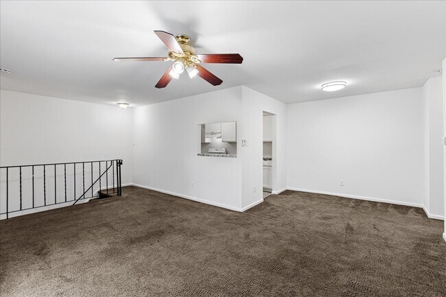 Foto del edificio - 703 Camelback Ct