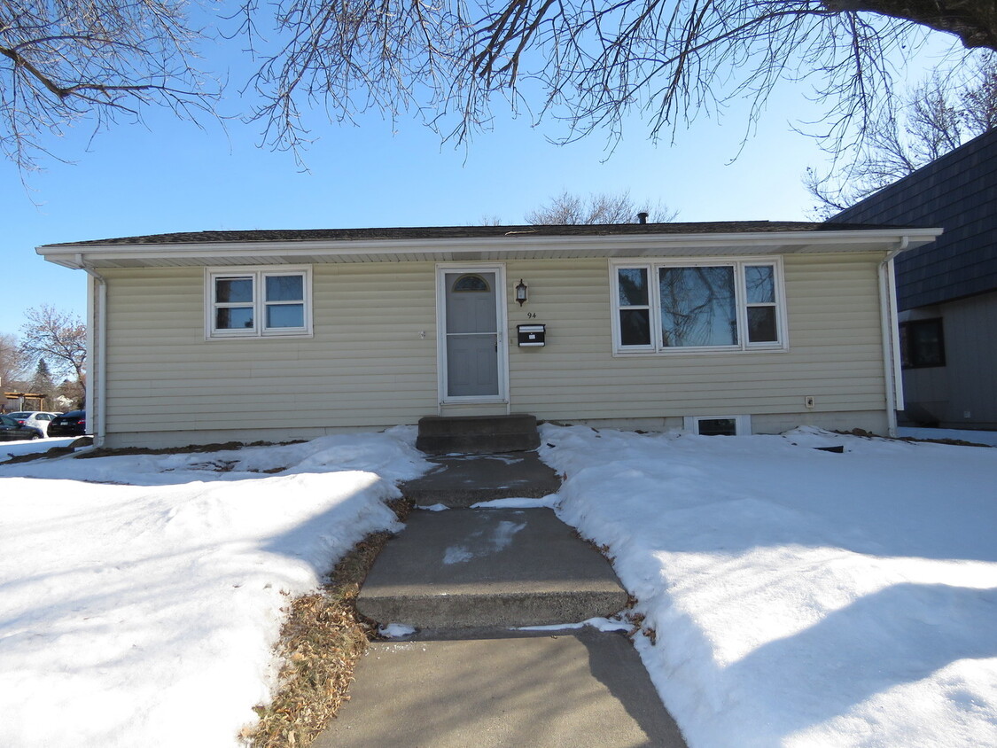 Primary Photo - 4bd2ba one level home with full & finished...