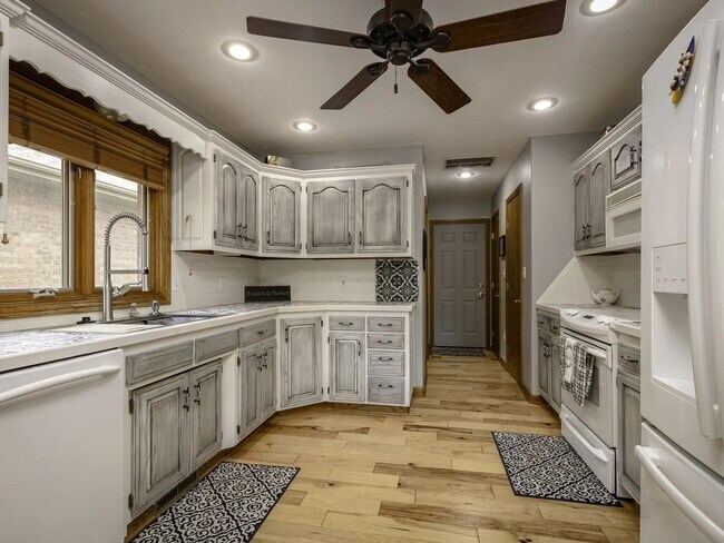 Foto del edificio - 3 Bedroom Single Family Home in Springfield