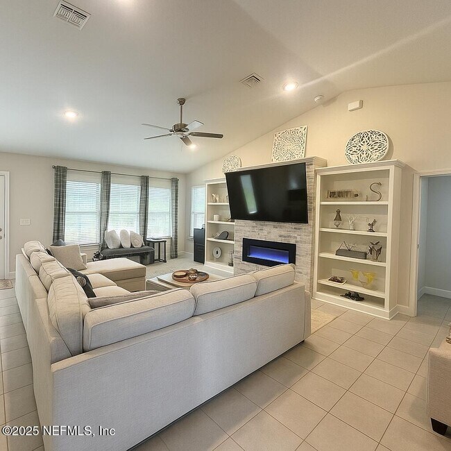 Foto del edificio - 12678 Weeping Branch Cir