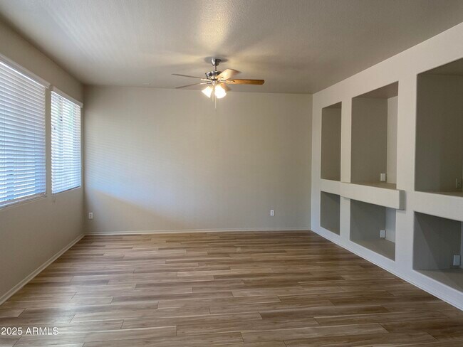 Foto del edificio - 8837 W Glenn Dr