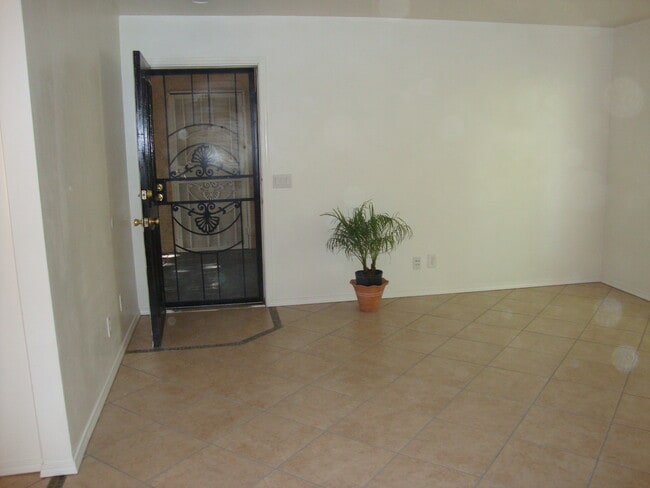 Building Photo - 262 S Santa Fe Ave