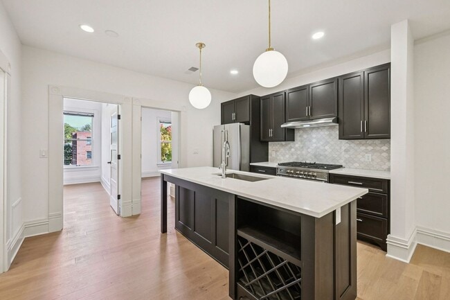 Interior Photo - 692 N High St