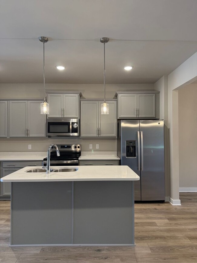 Building Photo - Beautiful 5 Bedroom, 2.5 Bath New Construc...