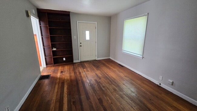 Building Photo - Spacious 3-Bedroom Home with Large Loft Be...