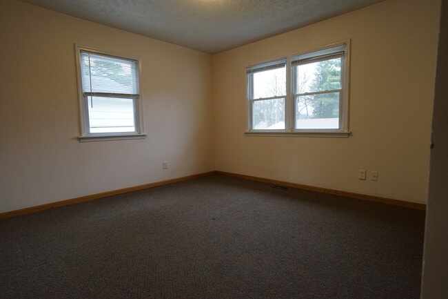 1st floor bedroom - 3427 Shirley Rd