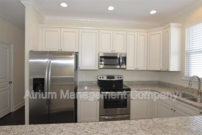 Foto del edificio - 2449 E Pine St