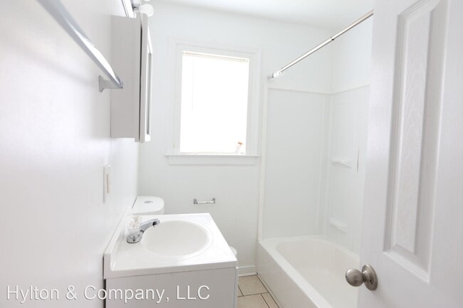 Building Photo - 473 Byrne St