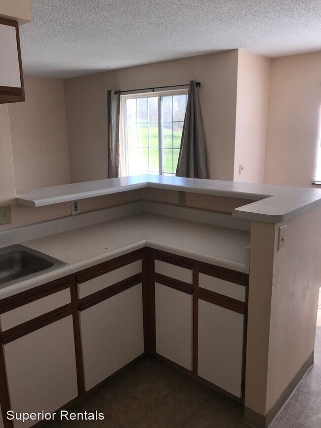 Building Photo - 208-220 Glenda Dr