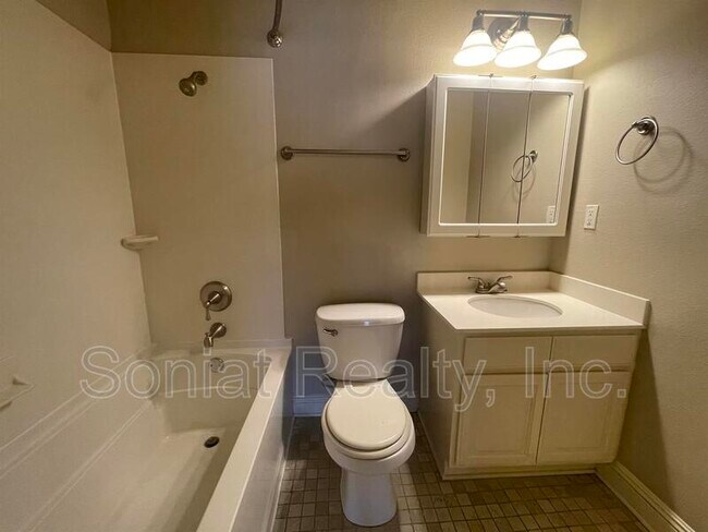 Foto del edificio - 3805 Houma Blvd