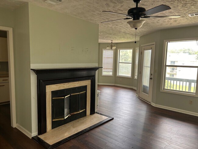 Foto del edificio - 6804 Willowbrook Dr