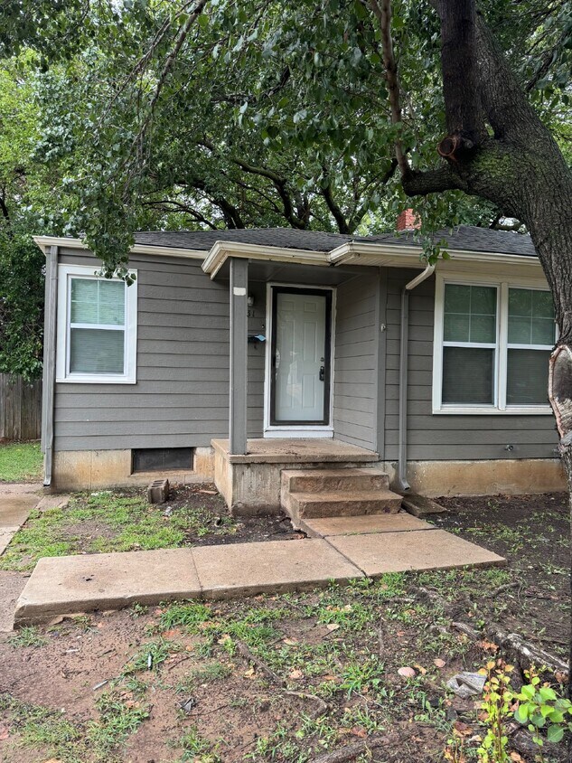 Primary Photo - Charming 2-Bedroom Duplex in Wichita