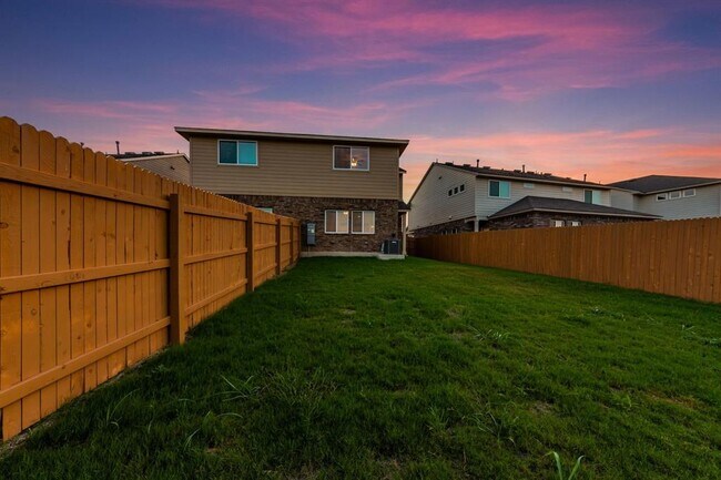 Building Photo - 401 White Steppe Way