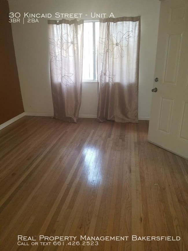 Building Photo - 3 bedroom in Bakersfield CA 93307