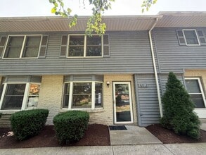 Building Photo - 925 W Whitehall Rd