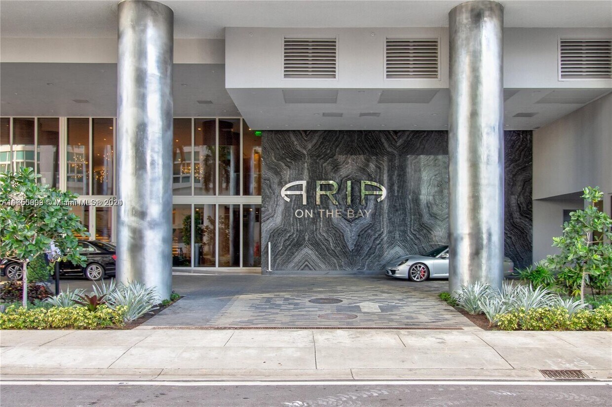 Foto principal - 488 NE 18th St