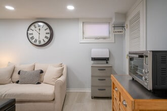 Building Photo - 525 Circle Dr