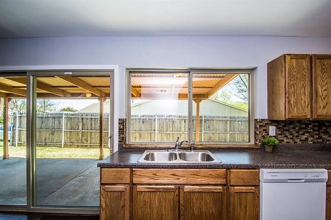 Foto del edificio - 707 Tara Dr