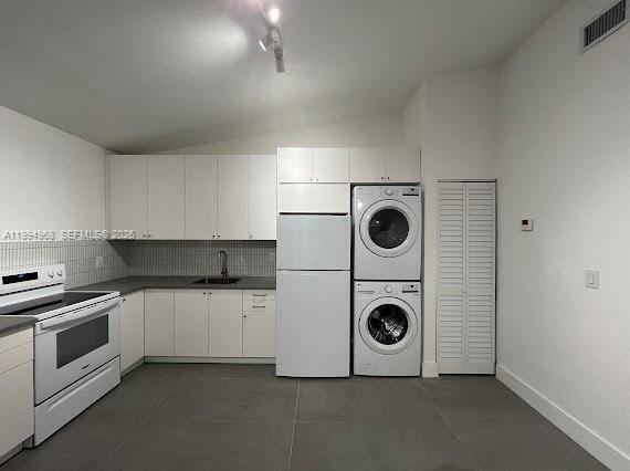 Building Photo - 6101 NE Miami Ct