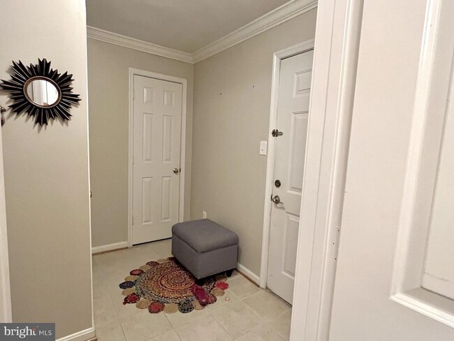 Building Photo - 2220 Springwood Dr