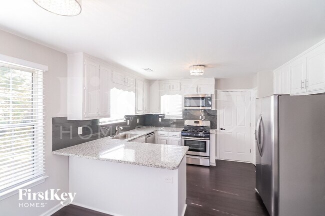 Foto del edificio - 5829 Millers Pond Ln