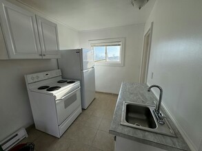 Building Photo - 4278 Grape Dr NE