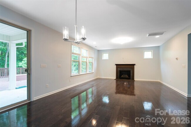 Foto del edificio - 4329 Hunton Dale Rd NW