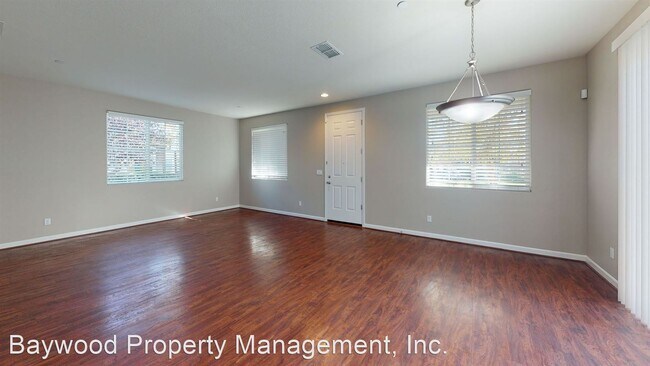 Building Photo - 4 br, 2.5 bath House - 175 Sunshine Street