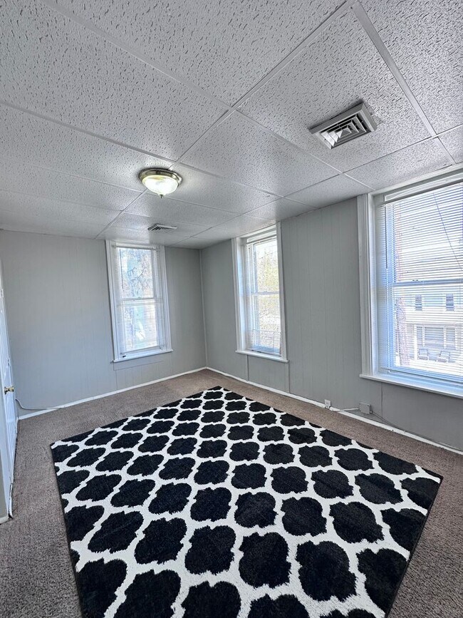 2 W Stiegel St Unit 4, Manheim, PA 17545 Room for Rent in Manheim, PA