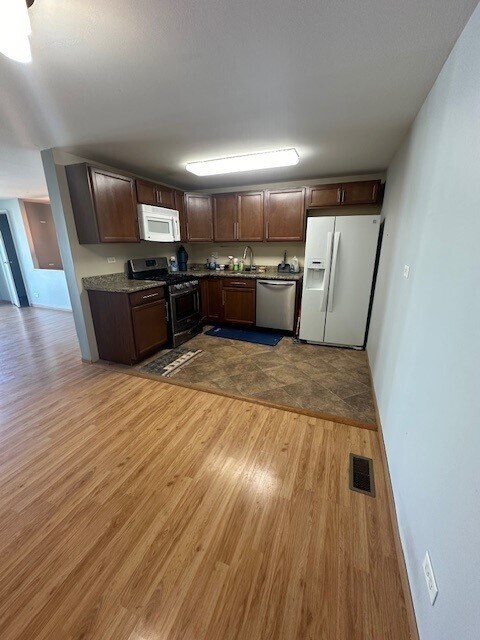 Building Photo - 1040 Tobey Ct