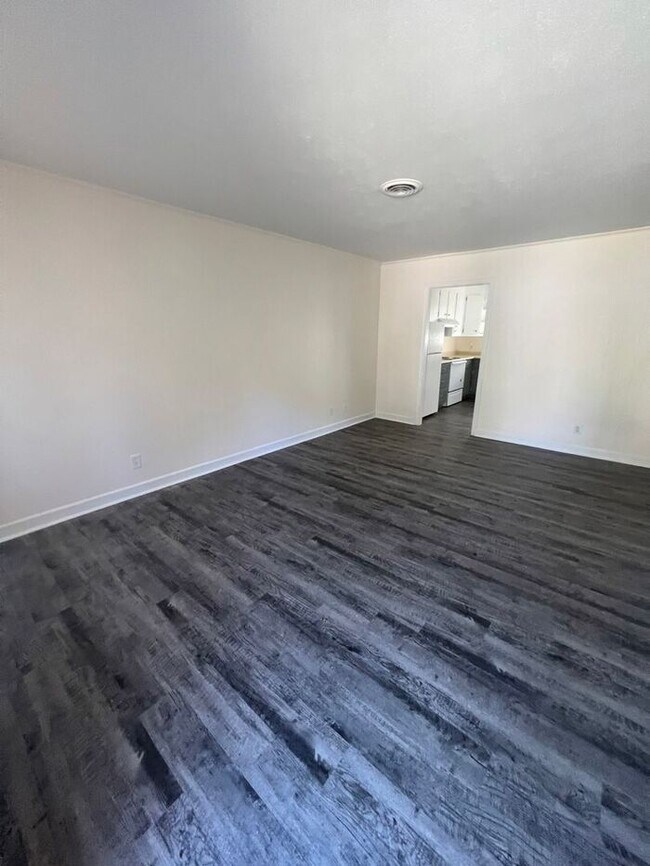 Foto del edificio - 2 Bedroom 1 Bath - SPECIAL: First Month Free!
