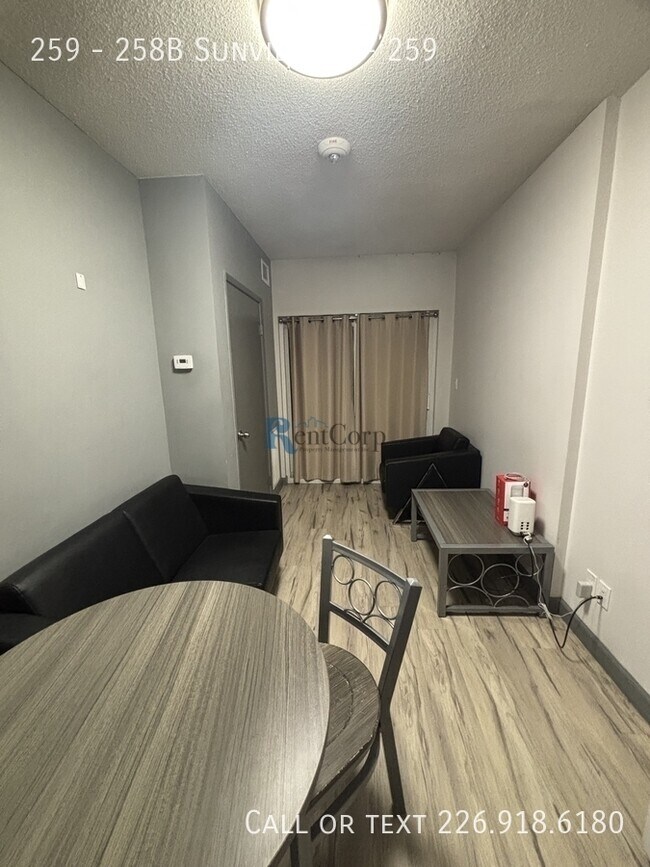 Building Photo - 258B-258B Sunview St