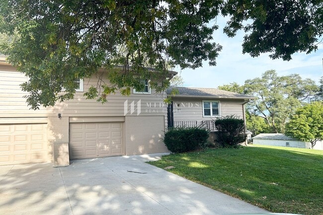 Aksarben Duplex - Aksarben Duplex House