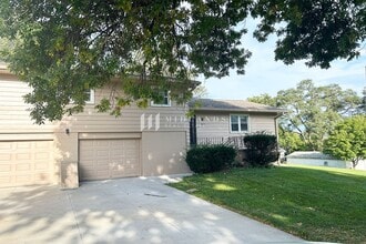 Building Photo - 2612 S 61st Ave