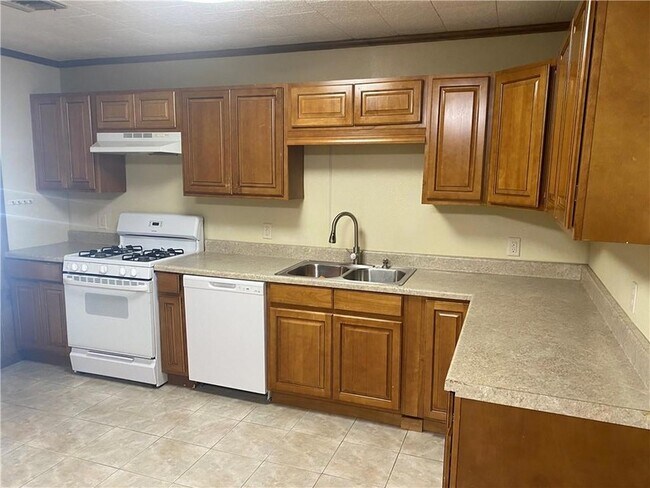 Building Photo - 15 Helis Dr
