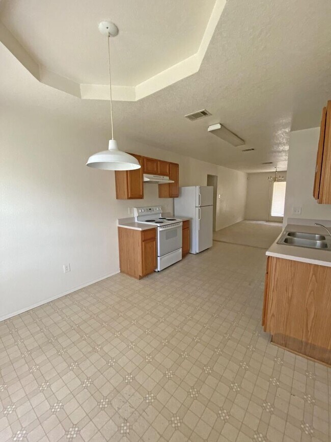 Foto del edificio - AVAILABLE NOW! - 2 WEEKS FREE!