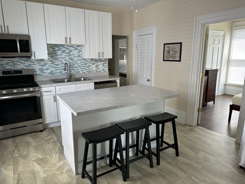 Foto principal - 1855 W 58th St