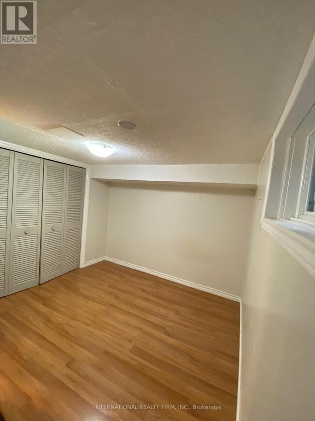 Building Photo - 302 Kerswell Dr